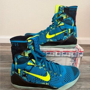 Nike Kobe 9 Elite 'Perspective' basketball shoe in the Neon Turquoise size 12